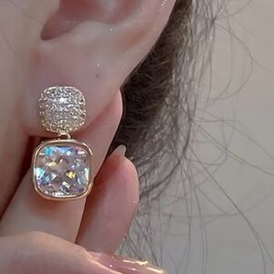 Elegant Crystal Drop Earrings in Gold-Tone